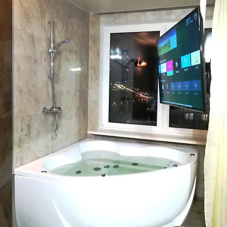 Jacuzzi Vip Smart Aparthotel, панорамный вид центр минска アパートホテル *