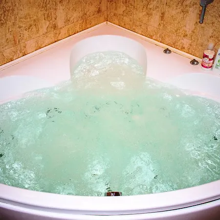 アパートホテル Jacuzzi Vip Smart Aparthotel, панорамный вид центр минска *